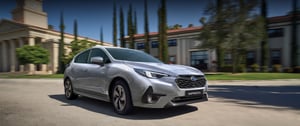Subaru Impreza in Silber bei Sonnenschein