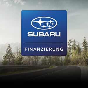 Subaru Finanzierung Badge mit Straße und Bäumen im Hintergrund