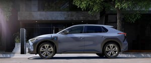 Subaru SOLTERRA an elektrischer Zapfsäule