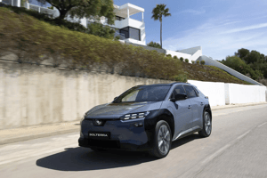 SOLTERRA in Harbor Mist Grey Pearl fahrend