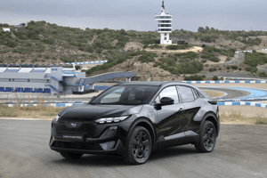 Uncharted AWD Black Frontansicht stehend