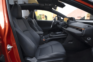 Uncharted FWD in orange Innenraum