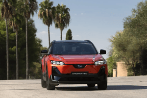 Uncharted FWD in orange Frontansicht