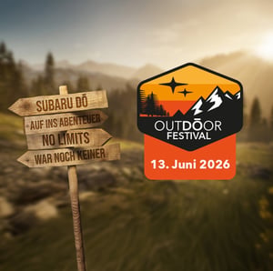 Outdoor Festival Signet mit Bergiger Landschaft